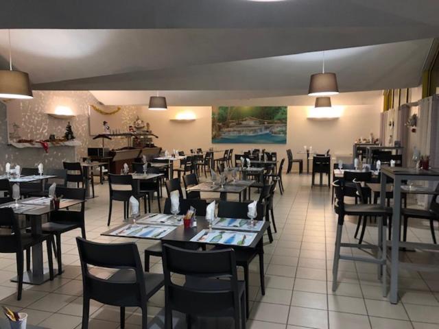 Logis Hotel Le Clos Saint Loup Bram 외부 사진